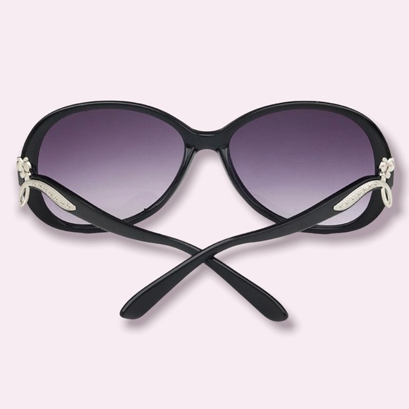 Black Oversized Sunglasses Polarized Lenses New with Case - Picture 2 of 6